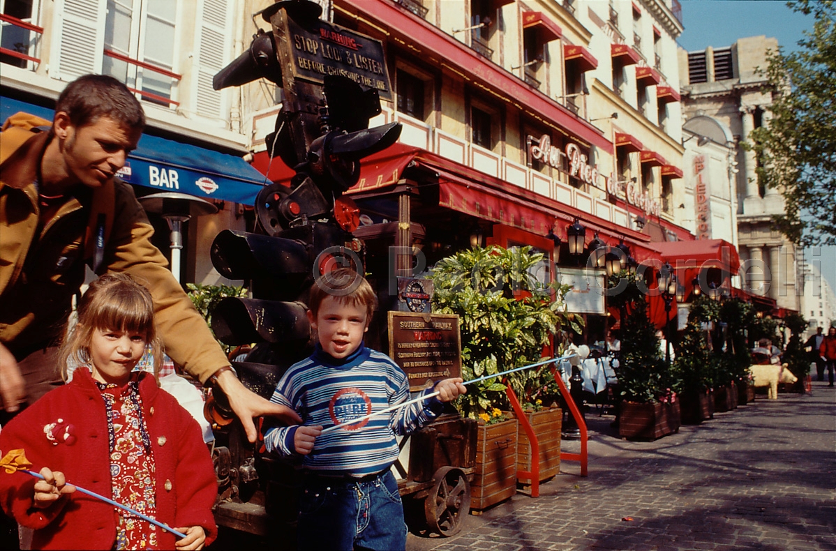 Paris, France
 (cod:Paris 08)